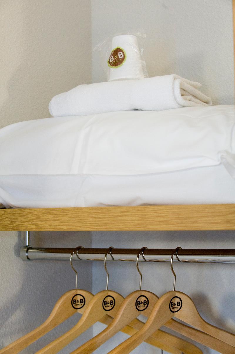 B&B Hotel Marseille Centre La Timone Екстериор снимка